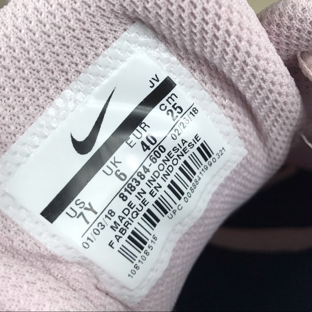Woman’s Nike Tanjun Sneakers * - Picture 7 of 8